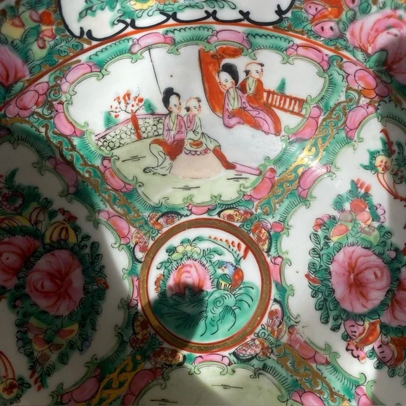 Late 20th century Rose Medallion large bowl, 9” across, Made in Japan/Hong Kong - Picture 6 of 16